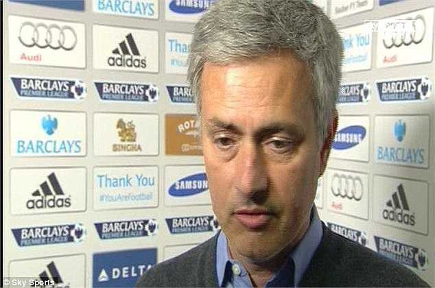 Trả lời phỏng vấn sau trận, Jose Mourinho đã gửi lời 'chúc mừng' tới các cầu thủ Chelsea, Sunderland,... trọng tài Mike Dean và trưởng ban trọng tài tại Premier League - Mike Riley