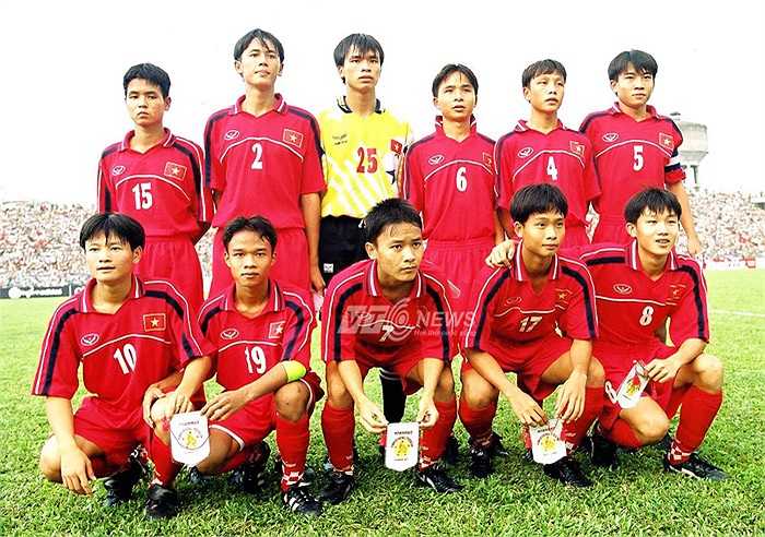 Trong đội hình này, đáng chú ý chính là Phan Như Thuật (8), Văn Quyến (10) và Minh Đức (5). (Ảnh: Quang Minh)