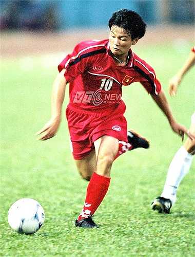 Phạm Văn Quyến trong trận đấu với U16 Myanmar ở vòng bảng. (Ảnh: Quang Minh)