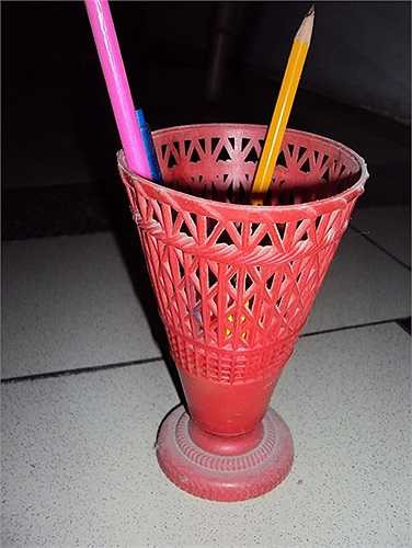 Giỏ đựng bút của Liên Xô cũ vẫn được một số gia đình Việt lưu giữ.