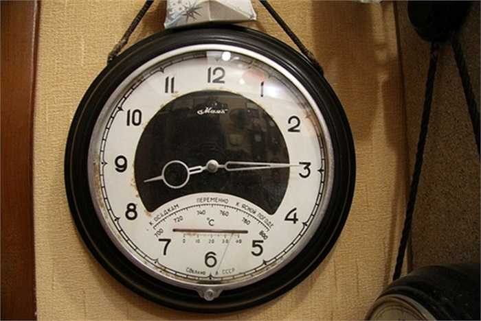 Chiếc đồng hồ Mayak có cả đo nhiệt độ và độ ẩm.