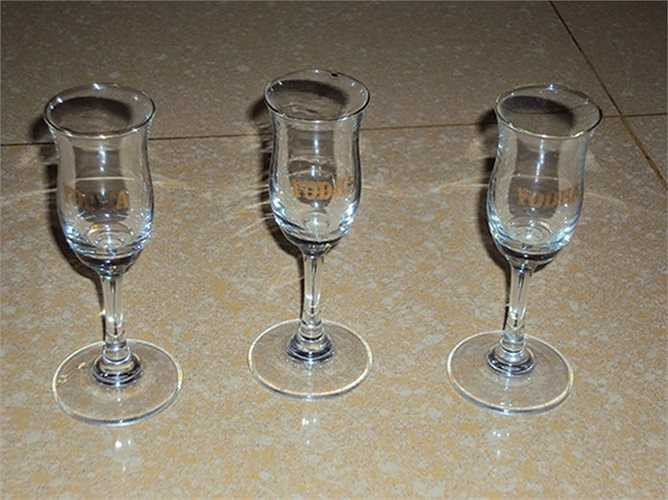 Bộ cốc vẫn được nhiều gia đình Việt Nam dùng trong sinh hoạt hàng ngày, dù đã hơn 30 năm tuổi.