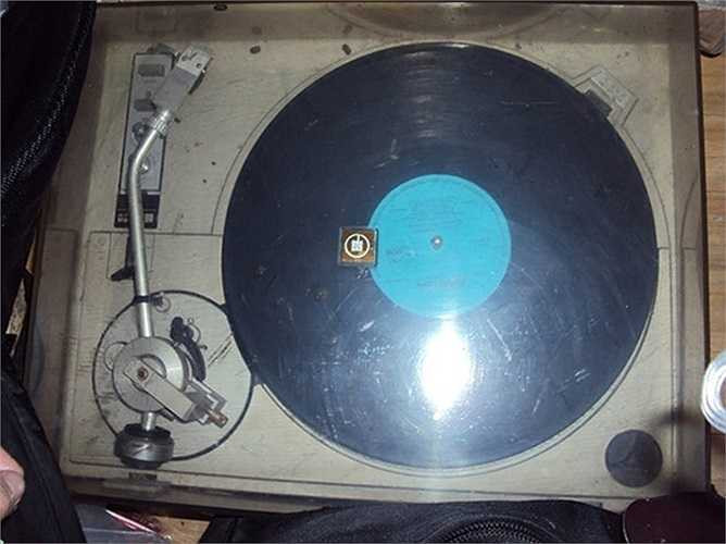 Máy hát chạy đĩa than của người Nga là món đồ từng được nhiều người mê mẩn.