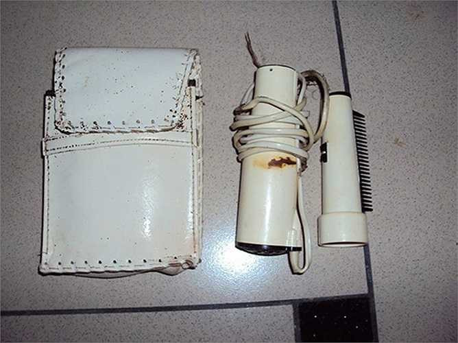 Máy sấy tóc có túi đựng.