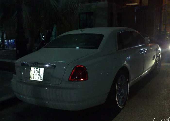 Các dân chơi đất Cảng lặng lẽ hơn nhưng cũng không kém phần đẳng cấp với Rolls-Royce Phantom.