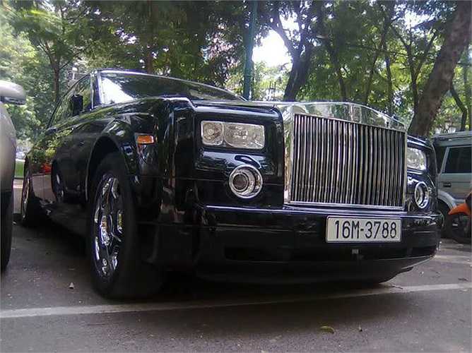 Một chiếc Phantom trị giá hàng chục tỷ đồng khác trên đất Cảng.