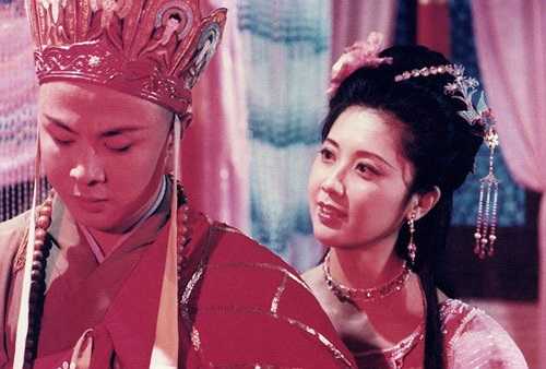 Nữ vương và Đường Tăng.