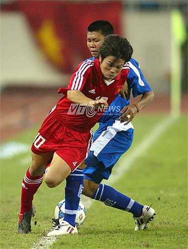 Văn Quyến và đồng đội chấp nhận rời sân với tỷ số chung cuộc 1-1.