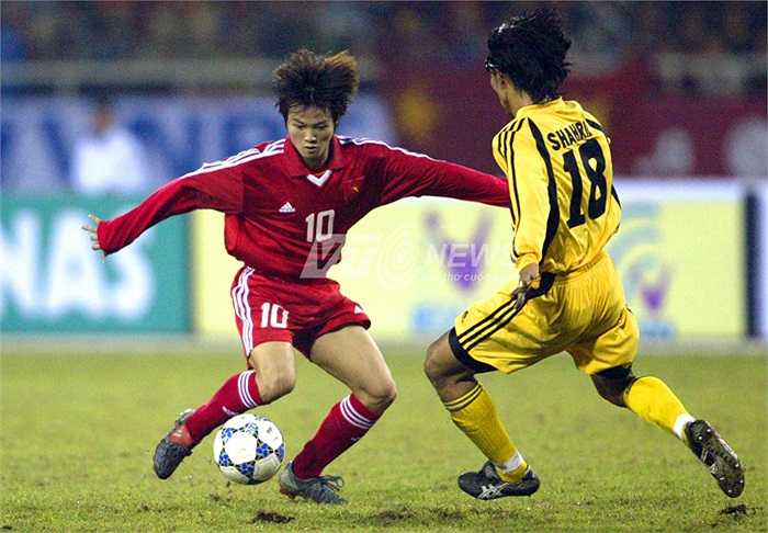 Nhưng chỉ 6 phút sau Văn Quyến lại đưa U23 Việt Nam vượt lên dẫn 3-1.