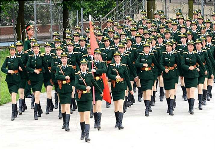 Đội hình đi đều nhìn chính diện