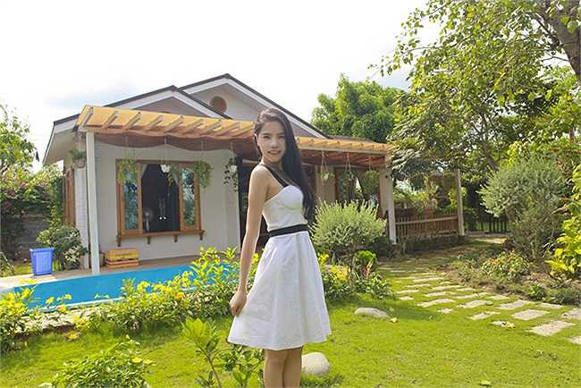 Nữ chủ nhân xinh đẹp chia sẻ, cô cảm thấy hạnh phúc với không gian sống trong lành, yên tĩnh của mình.