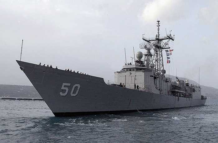 Lớp Oliver Hazard Perry có lượng giãn nước toàn tải 4.200 tấn, dài 138m, rộng 14m, mớn nước 6,7m, thủy thủ đoàn khoảng 190 người. Tàu được trang bị 2 động cơ tuốc bin khí LM2500-30 và 2 máy phát điện cho tốc độ tối đa 29 hải lý/h, tầm hoạt động đạt 9.300km nếu chạy tốc độ kinh tế 18 hải lý/h.