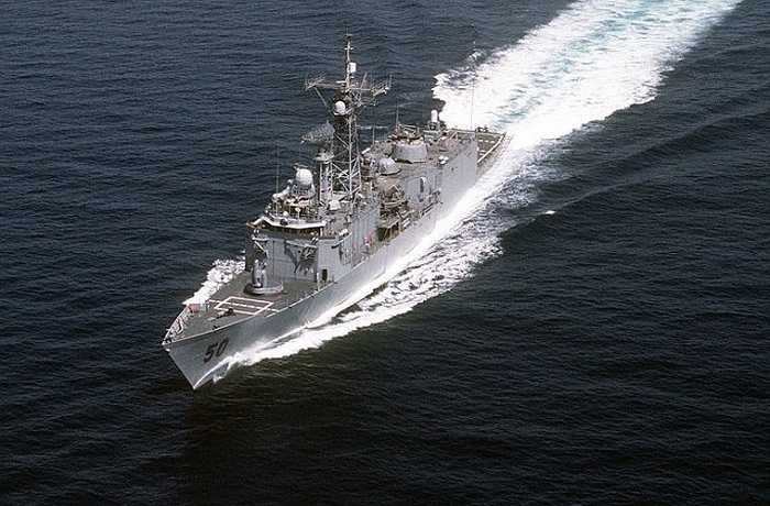 Thiết kế ban đầu của tàu được coi là khá mạnh với hải pháo 76,2mm, tổ hợp pháo CIWS Phalanx, tên lửa đối không tầm trung SM-1MR (cơ số 40 đạn) và tên lửa hành trình chống tàu Harpoon cùng phóng từ bệ phóng Mk13 (đặt trước thượng tầng), cuối cùng là ngư lôi chống ngầm 324mm.