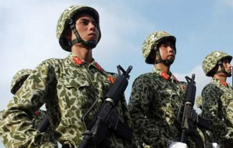 Vì vậy, M4A1 ra đời với khả năng tùy biến (có thể lắp thêm các phụ kiện như ống phóng lựu, giảm thanh, ống ngắm,...) cực cao, và đáp ứng hoàn hảo các yêu cầu kể trên. 