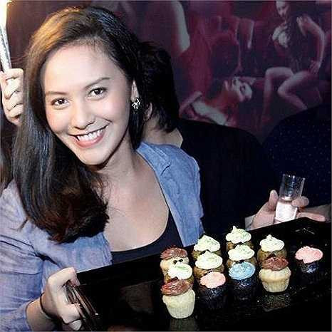 Học viện âm nhạc của nghệ sỹ Thanh Bùi cũng không kèm phần hoành tráng, ngôi trường chính thức đi vào hoạt động từ tháng 7/2012. 