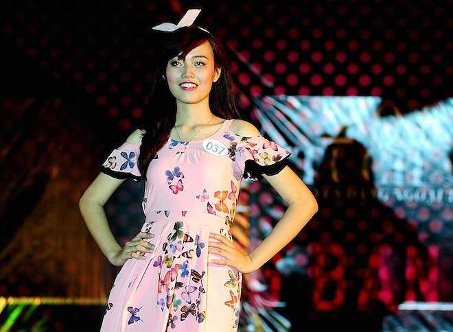 Thí sinh Trần Thị Thu Hiền, lớp K52C.