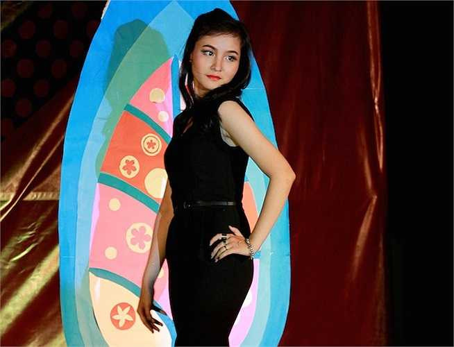 Cuối cùng, ban tổ chức cũng đã chọn ra 17 cô gái xuất sắc nhất. Lê Phương Nhi, lớp K52C là một trong số đó. 