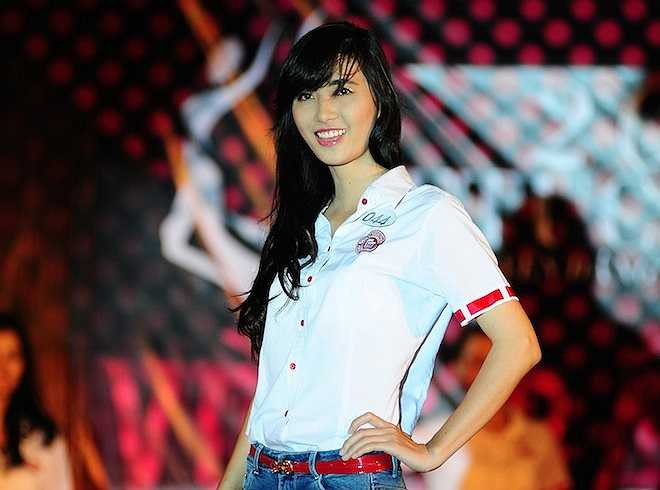 Nguyễn Thị Hương Giang, lớp K51C trong đêm thi bán kết. 