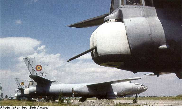 Thay vào đó là 2 động cơ Klimov VK-1 do Liên Xô thiết kế dựa trên mẫu của Roll-Royce. Cánh không chéo về phía sau tạo lực nâng lớn, nhưng tốc độ không cao 900km/h. Thân máy bay nhìn như điếu xì gà. Phía đuôi có 2 khẩu pháo 23mm. 