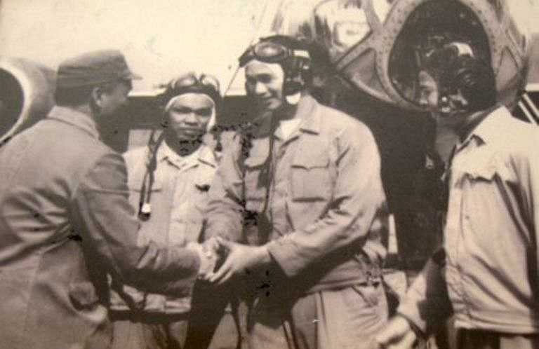 Thông số kỹ thuật: Chiều dài 17,6 m; Chiều cao 6,7 m; Trọng lượng rỗng 11.890 kg; Trọng lượng chất tải 17.700 kg; Tốc độ tối đa 900 km/h; Tầm hoạt động 2.180 km; Trần bay 12.300 m; Tốc độ leo cao 900 m/phút. 