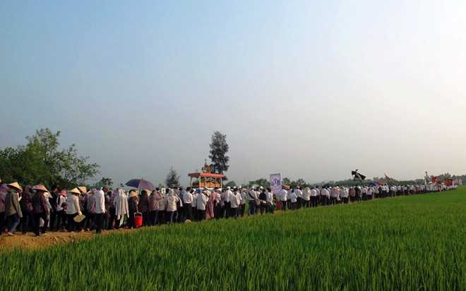 Nỗi đau người mẹ chứng kiến ô tô 7 chỗ đâm chết con mình