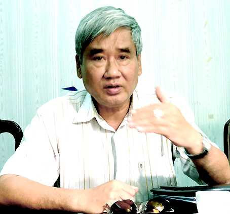 Bộ trưởng Bộ GTVT Đinh La Thăng đã có quyết định về việc tạm đình chỉ chức vụ đối với ông Nguyễn Hữu Thắng - Cục trưởng Cục Đường sắt Việt Nam.