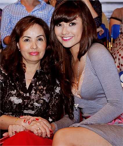 Bị dân mạng chê vì lười học ham chơi nhưng Hồng Quế vẫn thường xuyên đi tham gia các sự kiện cho dù ngày thi tốt nghiệp đang đến gần.