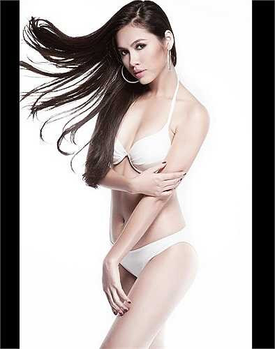 Trong bộ ảnh này, Hoàng My được khen ngợi nhờ vóc dáng săn chắc, khỏe khoắn.