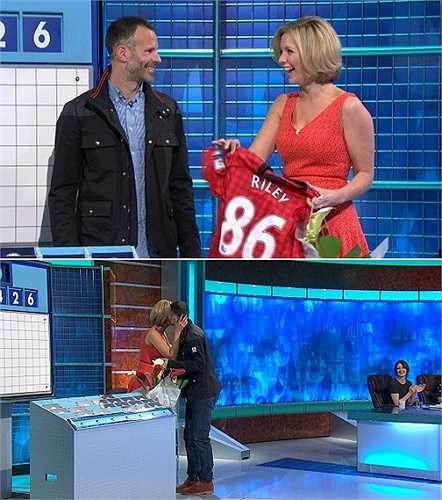 Hiện tại, dù đã ở tuổi ngoài 40 nhưng sức hút của Giggs vẫn không hề thay đổi. Trong một show truyền hình vào năm ngoái, anh được cô MC trẻ trung Riley ôm hôn một cách đầy ngưỡng mộ