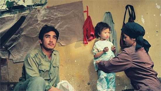 Năm 1995, Quyền Linh được Hãng phim truyền hình Việt Nam mời tham gia diễn xuất trong bộ phim 'Người Hà Nội' do đạo diễn Hoàng Tích Chỉ thực hiện. 