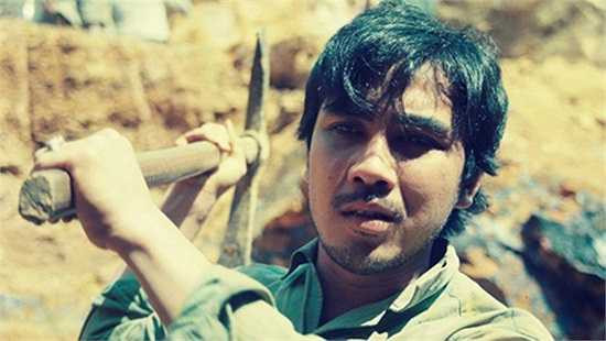 Trong phim, anh vào vai Lãm, một anh bộ đội đã phục viên, tính cách gồ ghề, cá tính, song có tấm lòng hào hiệp.