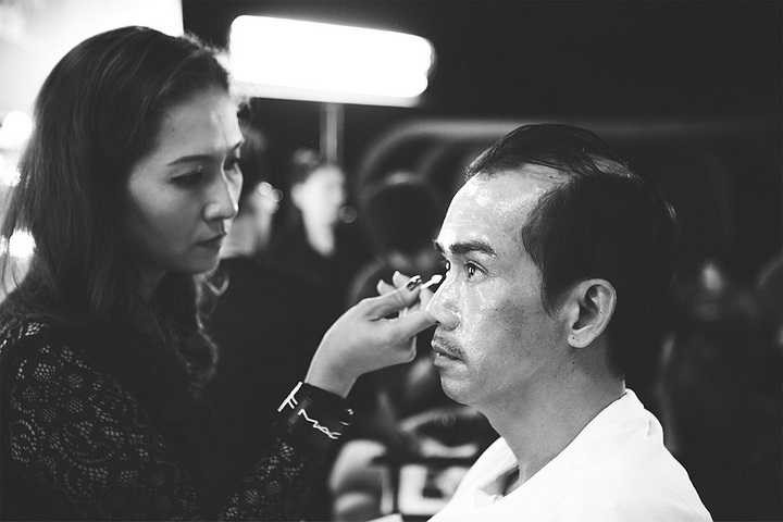 Giám khảo Đức Huy: 'Sao mà tôi yêu bài hát này quá. Tôi rất thán phục sự hy sinh mái tóc, sự đầu tư cho tiết mục của bạn. Tôi yêu bạn lắm'.