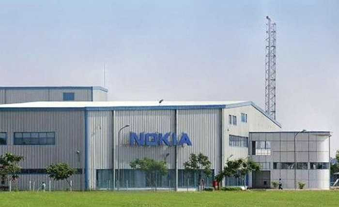 Thương vụ 'khủng' này được khởi động từ tháng 9/2013, trong đó, Microsoft chi 5 tỷ USD mua lại hầu hết các đơn vị trong bộ phận sản xuất điện thoại di động của Nokia và 2,2 tỷ USD khác để mua lại các bằng sáng chế mà Nokia đang nắm giữ.(Theo Kiến thức)