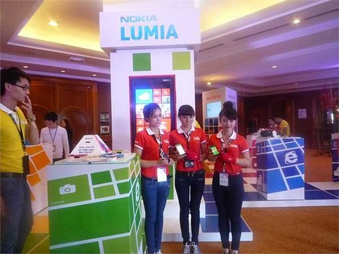 Nhóm thiết bị Microsoft sẽ bao gồm mảng điện thoại thông minh và máy tính bảng Lumia, điện thoại Nokia, phần cứng Xbox, Surface, các sản phẩm và phụ kiện của Perceptive Pixel (PPI).(Theo Kiến thức)