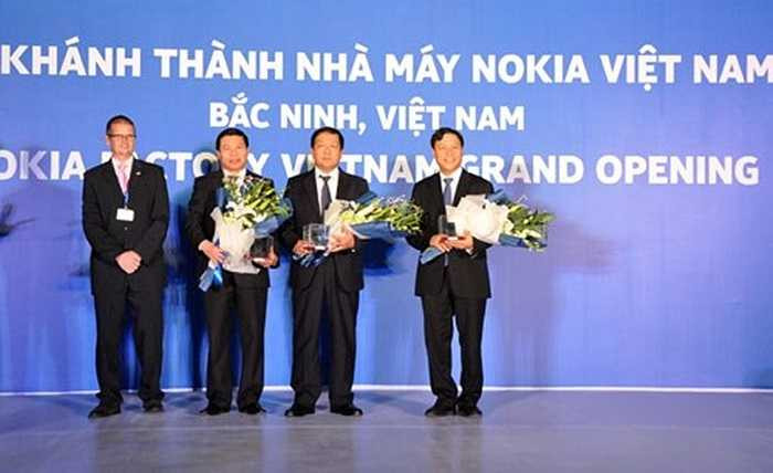Đến cuối tháng 10/2013, Nokia Việt Nam chính thức khánh thành nhà máy sản xuất điện thoại di động tại khu công nghiệp VSIP, Bắc Ninh. Nhà máy sẽ tham gia các hoạt động sản xuất, gia công và lắp ráp điện thoại di động.(Theo Kiến thức)