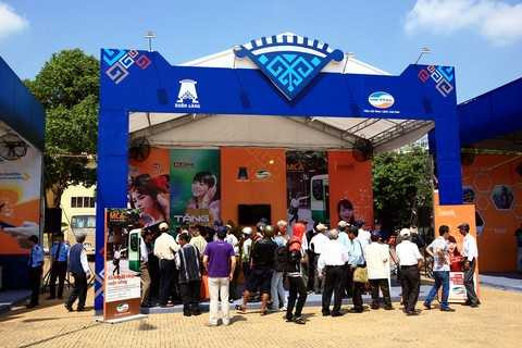 Phóng sự ảnh: Dịch vụ viễn thông Viettel hướng tới buôn làng Tây Nguyên