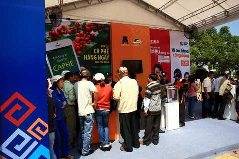 Phóng sự ảnh: Dịch vụ viễn thông Viettel hướng tới buôn làng Tây Nguyên