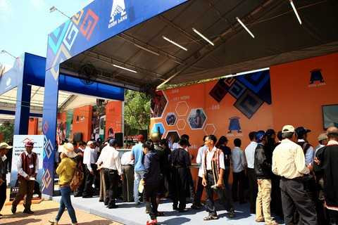 Phóng sự ảnh: Dịch vụ viễn thông Viettel hướng tới buôn làng Tây Nguyên