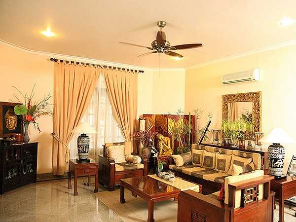 Danh ca Elvis Phương vừa chia sẻ một số hình ảnh căn biệt thự mà vợ chồng anh đang sinh sống ở quận 2, TP HCM. 