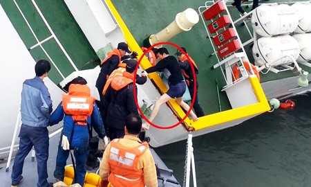 Clip:Thuyền trưởng SEWOL bỏ hành khách, chạy thoát thân