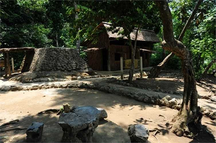 Lán làm việc của Ban Thông tin Chiến dịch Điện Biên Phủ