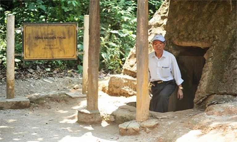 Hầm Tổng đài điện thoại. Tại đây được trang bị một tổng đài điện thoại giúp cho Bộ Chỉ huy chiến dịch liên lạc với các đơn vị bộ binh, công binh, pháo binh, cao xạ ở phía trước và các đơn vị kho, trạm của Tổng cục cung cấp, hệ thống quân y, dân công hỏa tuyến ở phía sau mặt trận. 