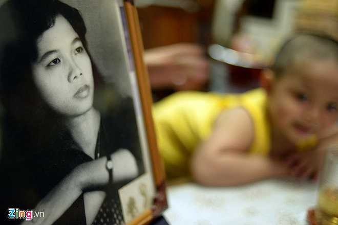 Đêm mùng 1 tết Mậu Thân (1968), một đội Biệt động Sài Gòn gồm 15 người nhận nhiệm vụ tấn công dinh Độc Lập. Bà Nghĩa là người phụ nữ duy nhất tham gia trận đánh hào hùng và đẫm máu này. 8 người đã hy sinh, những người còn lại bị giặc bắt chịu tù đày 