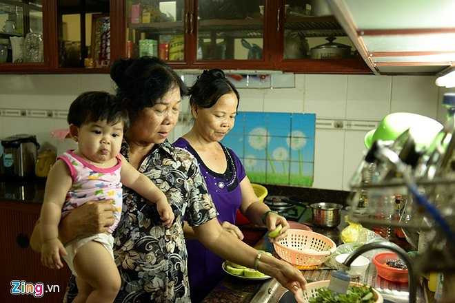 Niềm vui của bà Nghĩa là vui vầy bên những đứa cháu nội ngoại. Các con của bà giờ trở thành cán bộ nhà nước công tác tại địa phương. 