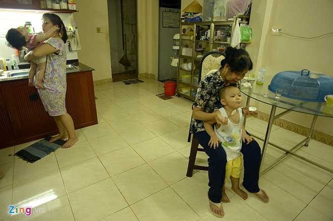 Chăm cho cháu những khi công việc rảnh rỗi là niềm vui của huyền thoại Biệt động Sài Gòn lừng lẫy một thời. 