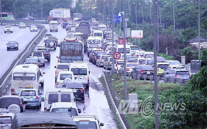 Thủ tướng:Không để thiếu phương tiện chở khách dịp 30/4