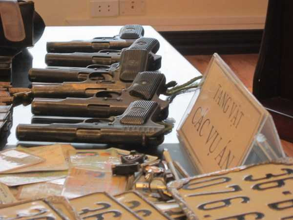 Vây bắt đối tượng trộm súng, đạn trại giam