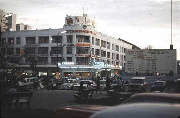 Sài Gòn đã lên đèn