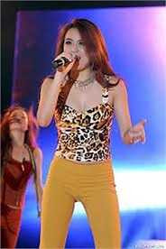 Trở lại showbiz sau scandal ồn ào 6 năm trước, Hoàng Thùy Linh theo đuổi phong cách sexy quyến rũ.