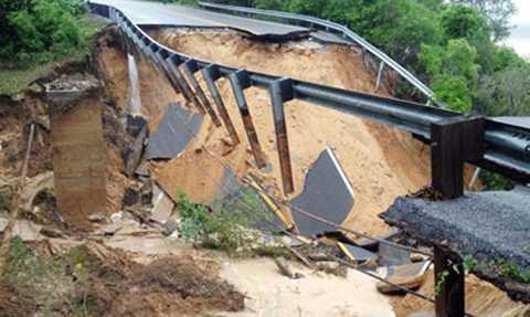 Lốc xoáy, thiệt mạng, nhà sập, kinh hoàng